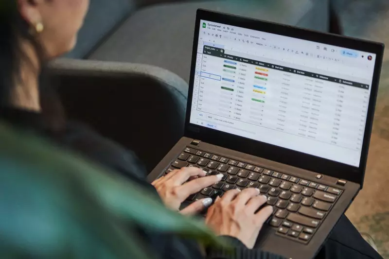 Remote Work Era Winds Down: Thousands of Canadian Workers to Return to Offices in 2026