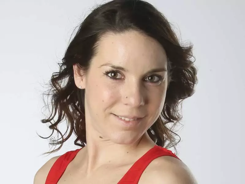 SUNshine Girl Amy: Outdoor Enthusiast with Astronaut Dreams