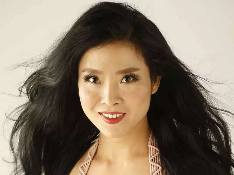 SUNshine Girl Lavender Mai: A Glimpse into the Toronto Sun's Popular Feature