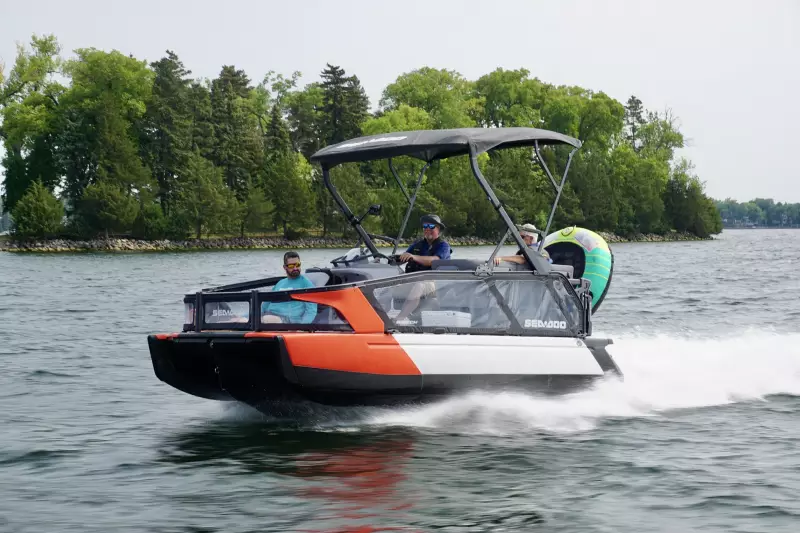 Transport Canada Reissues Safety Recall for Pontoon Boat After Capsizing Incidents