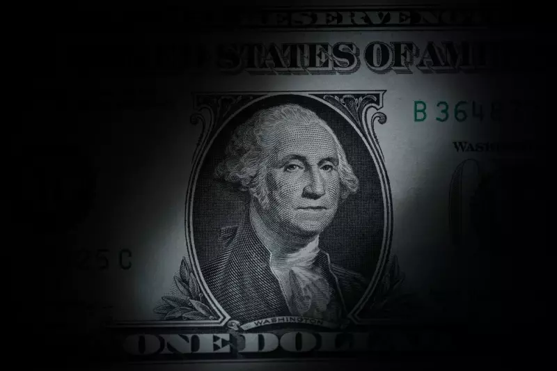 U.S. Dollar Plummets Against Euro, Franc After Powell Indictment Threat