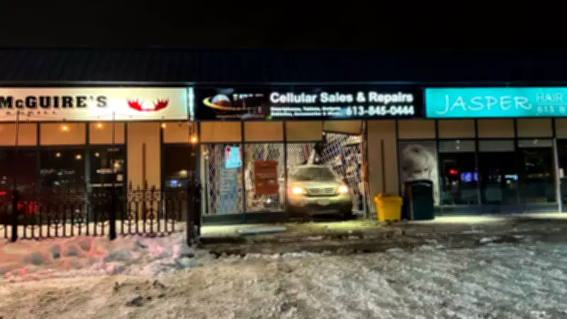 Vehicle Smashes Into Orléans Mobile Store in Early Morning Crash, Items Stolen