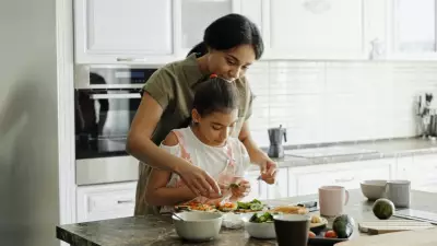 Eastern Ontario Health Official Highlights Benefits of Family Meals