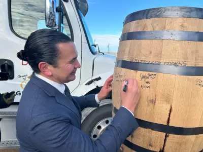 Manitoba Premier Wab Kinew Urges Ford to End Crown Royal Boycott