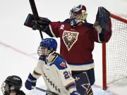 Ann-Renée Desbiens Shuts Out Vancouver, Leads Montreal Victoire to 1-0 Win
