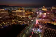 Canadian Dollars Welcome: Las Vegas Casinos Offer Par Exchange to Attract Tourists