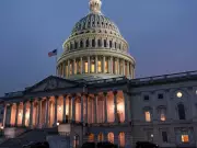 Congressional Stock Trading Scandal: Lawmakers Outperform Buffett in 2025