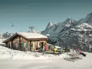 Exploring Mürren: Switzerland's Historic Ski Village with Legendary Slopes