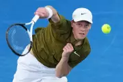 Jannik Sinner Advances to Australian Open Quarterfinals Amid Scorching Melbourne Heat