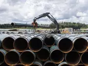 Poilievre Urges Carney to Approve Pipeline Within 60 Days Amid Venezuelan Oil Shift