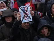 Trump Threatens 25% Tariffs on 8 EU Nations Over Greenland Purchase Stalemate