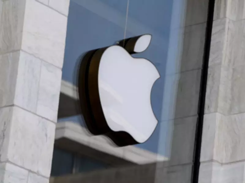Apple's Stock Decouples from Nasdaq Amid AI Market Volatility