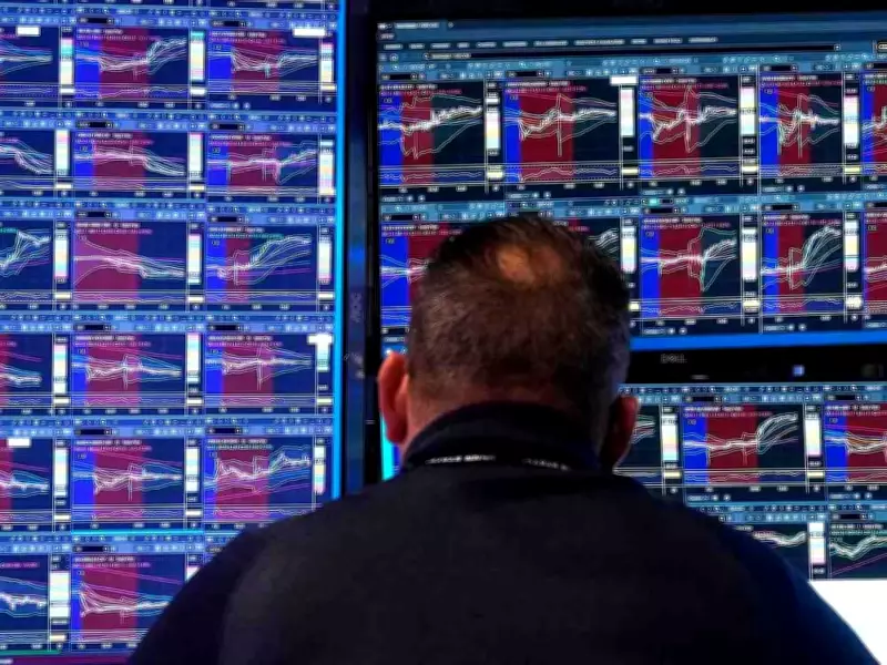 Foreign Investors Criticize America by Day, Buy Its Stocks by Night