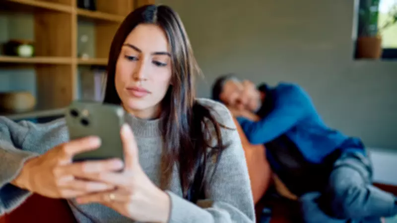 Monkey Branching: The Narcissist's Destabilizing Relationship Pattern Explained