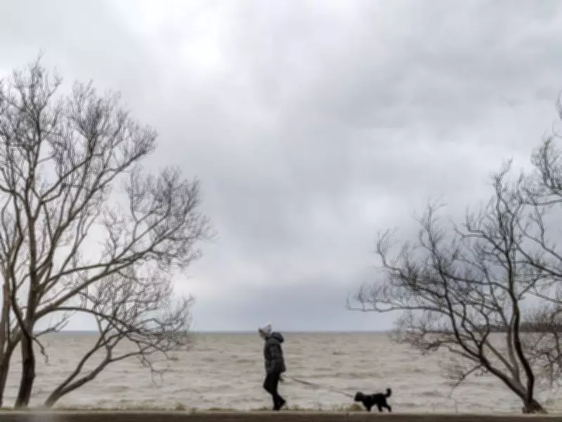 Montreal Weather Forecast: Gusty Winds and Flurries Expected