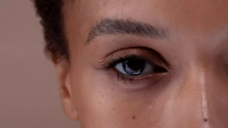 Ophthalmologist's Critical Warning: The One Thing You Must Never Do With Contact Lenses