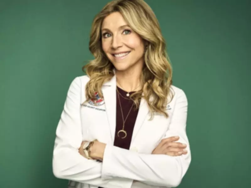 Sarah Chalke Discusses Scrubs Revival and J.D.-Elliot Divorce Plot Twist