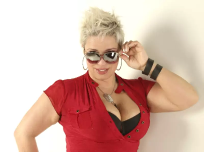 SUNshine Girl Amy: From Boxing Ring to Photo Shoot Spotlight