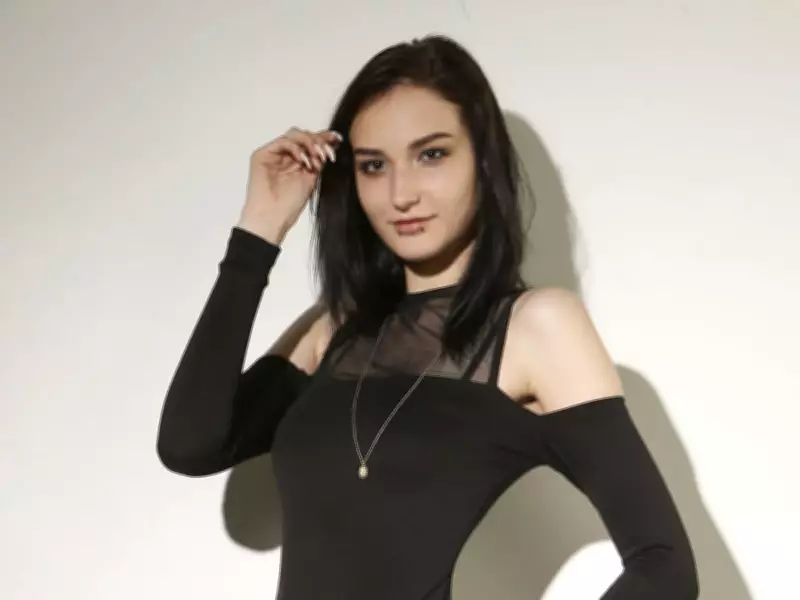 SUNshine Girl Julie Aims to Transform into a 'Bad Girl' of Modeling