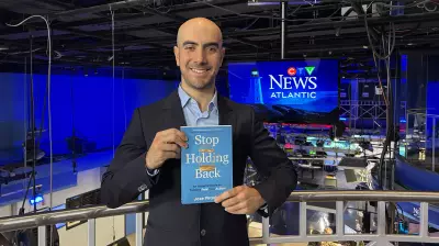 Comedian Born with a Stutter Uses Humor to Conquer Fear of Public Speaking