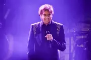 Barry Manilow Cancels Las Vegas Shows, Recovers Well After Surgery
