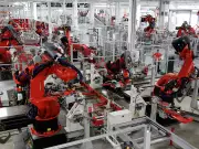 Canada's Manufacturing Sector in Prolonged Recession: A 32-Month Downturn Explained