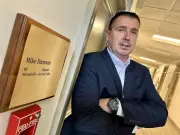 Canadians Voice Outrage Over Government Pay Raises Amid Economic Strain