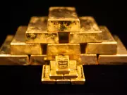 Gold Prices Surge Amid Trade Uncertainty and Middle East Tensions