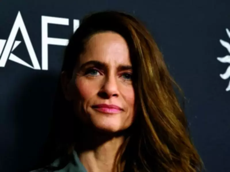 Amanda Peet Reveals Breast Cancer Battle During Parents' Hospice Care