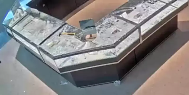 Barrie Police Seek Public's Help in Georgian Mall Jewelry Store Smash-and-Grab