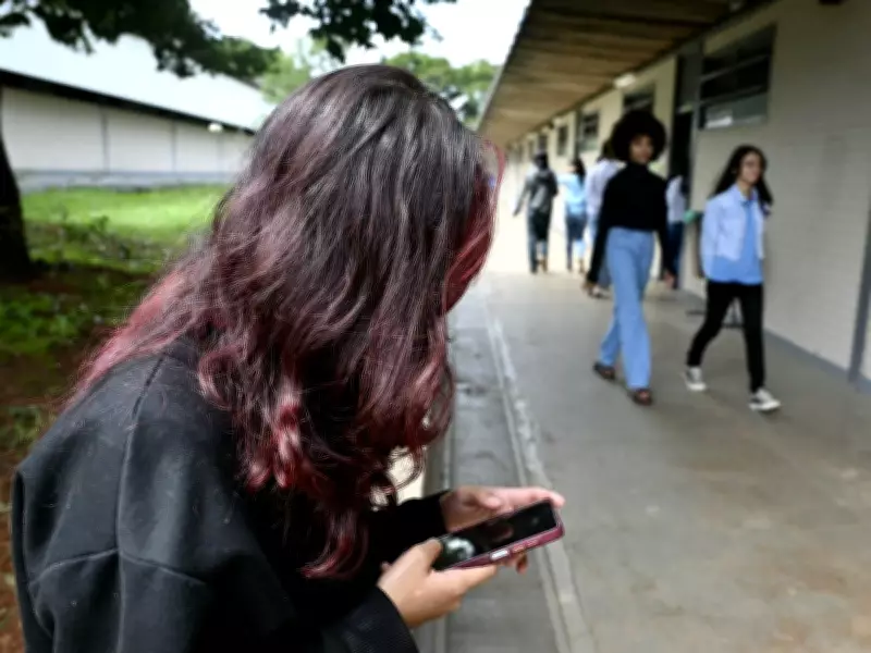 Canada's Happiness Ranking Drops to 25th, Social Media Usage Blamed in Report