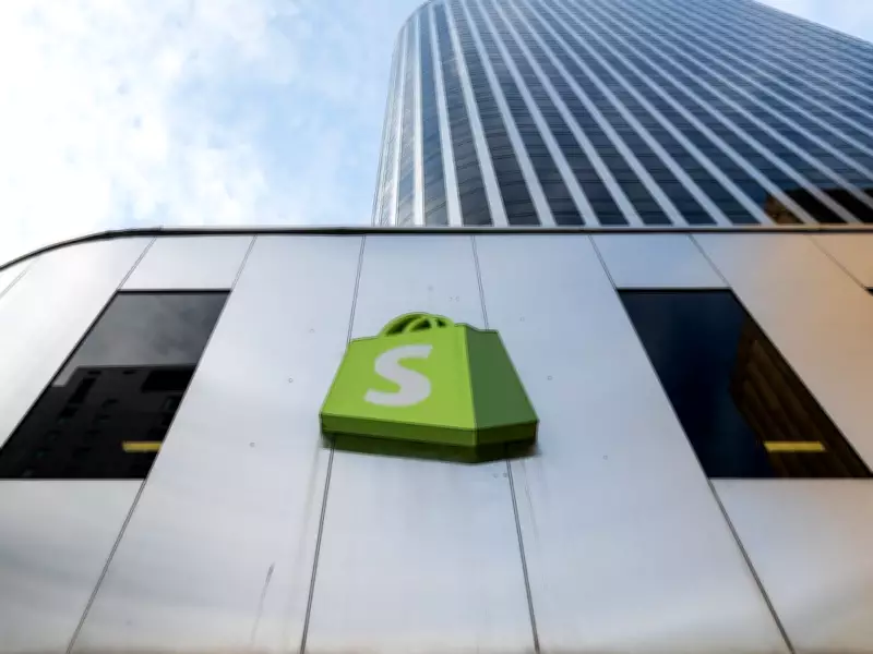 Canadian Tech Titans Hit Hard by AI Disruption Fears: Investment Dilemma