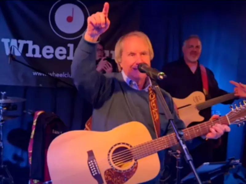 Chris de Burgh Delights Fans with Surprise Performance at Montreal's Wheel Club