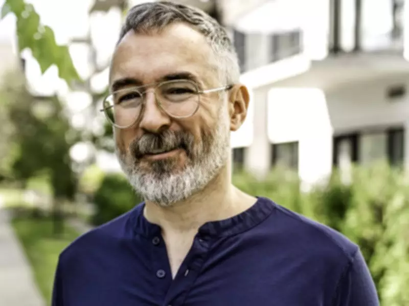 Dear Abby: Man's Silk Tights Comfort Sparks Self-Reflection in 50s