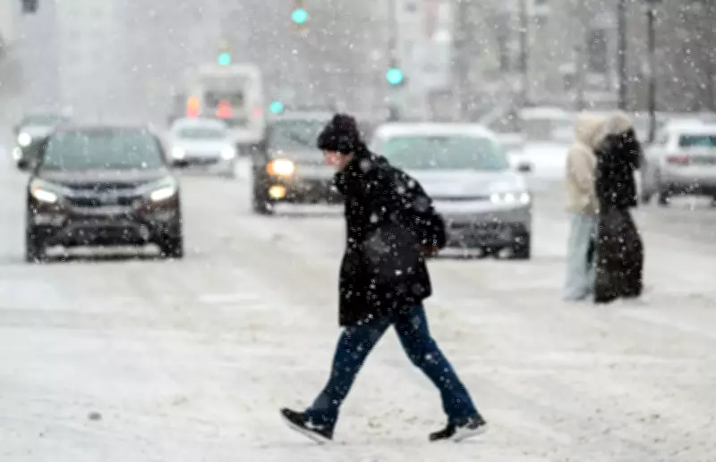 Montreal's Spring Arrival Blanketed by Unseasonable Snowfall