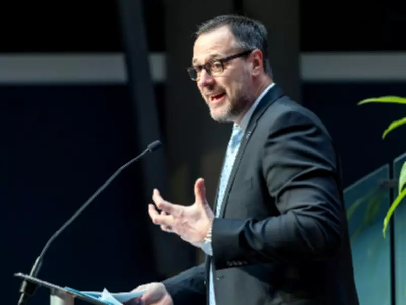 Quebec Immigration Lawyer Criticizes Limited Impact of Federal Work Permit Extension