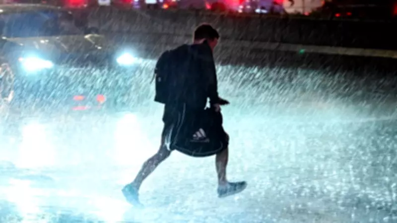 Severe Thunderstorms Threaten Vaudreuil, Quebec with Dangerous Conditions