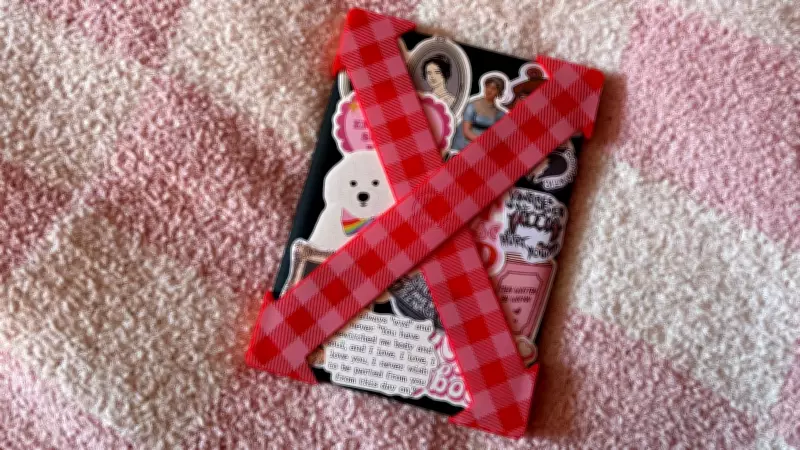 Silicone Kindle Straps Revolutionize Reading Comfort and Convenience