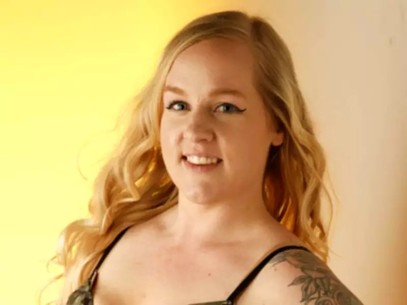 SUNshine Girl Brooke: An Outdoors Enthusiast Ready for Summer Fun