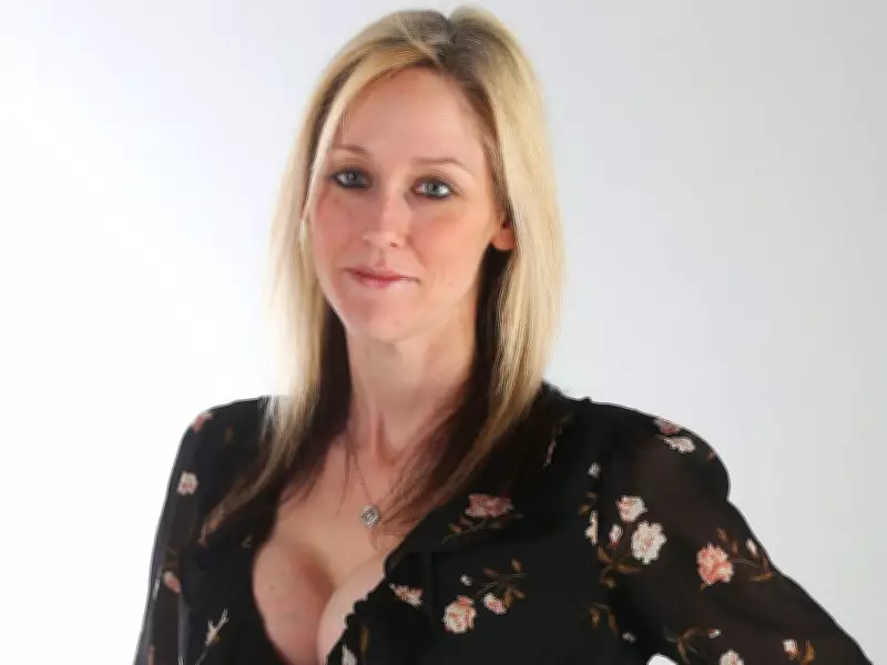 SUNshine Girl Crystal: A Glimpse into Her Life and Interests