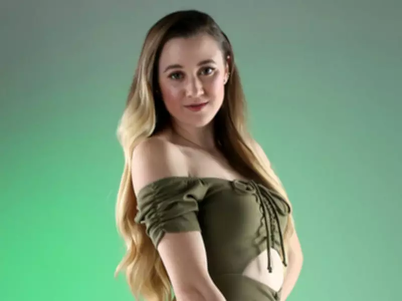 SUNshine Girl Danielle: A Glimpse into the Life of a Toronto Model