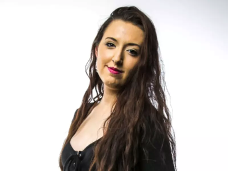 SUNshine Girl Jessy Enjoys Pool and Bowling in Leisure Time Profile