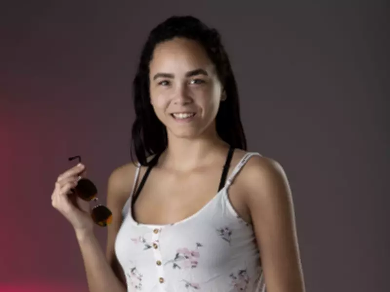 SUNshine Girl Nakitia: Toronto Aspiring Model with a Passion for Family and Music