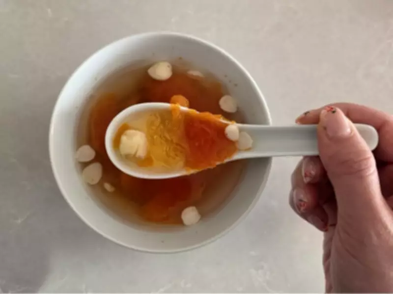 Traditional Chinese Papaya Dessert Soup: A Recipe for Lung Health and Radiant Skin