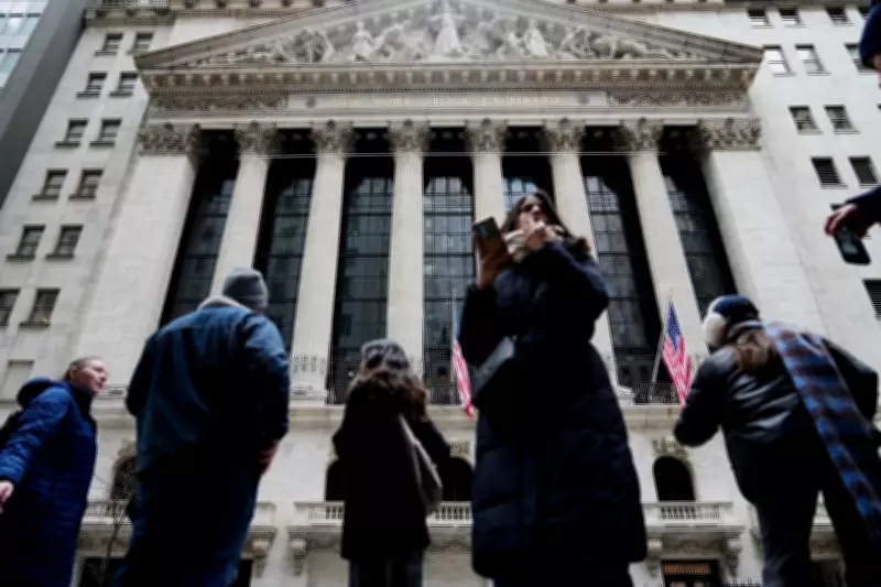 Wall Street Stabilizes as Oil Prices Fall Below $90 Per Barrel