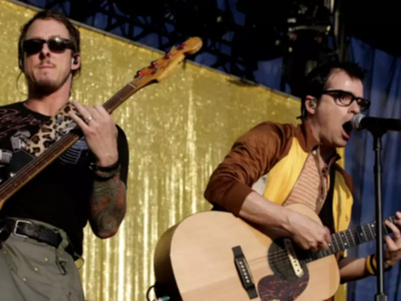 Weezer Announces Vancouver Concert as Part of 'The Gathering' North American Tour