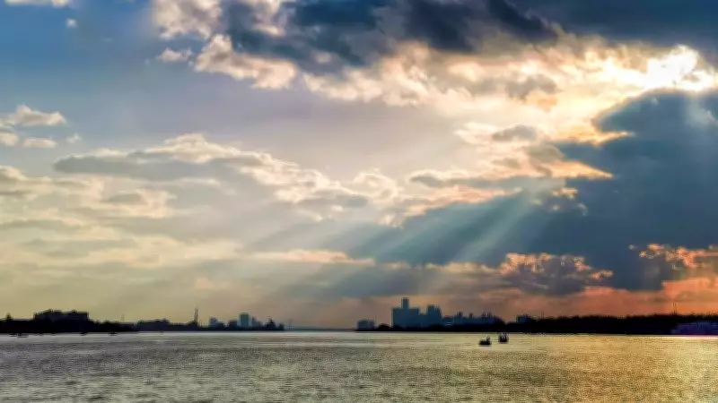 Windsor-Essee Welcomes Spring Warmth Amidst Showers and Thunderstorm Risk