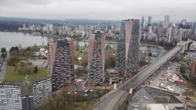 Burrard Street Bridge Shuts Down for Sen̓áḵw Crane Removal in Vancouver