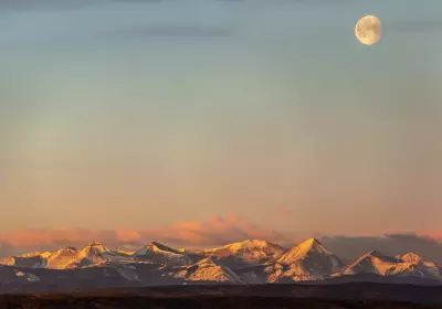 Calgary Braces for Warm and Windy Weather This Saturday