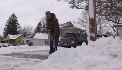 Snow Returns to Southern Ontario Amid Flood Watches, Residents Dig Out